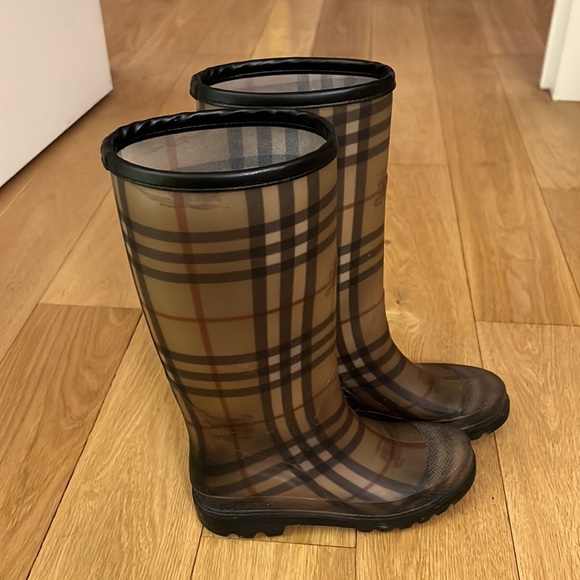Preloved Burberry tall rainboots - Picture 2 of 6